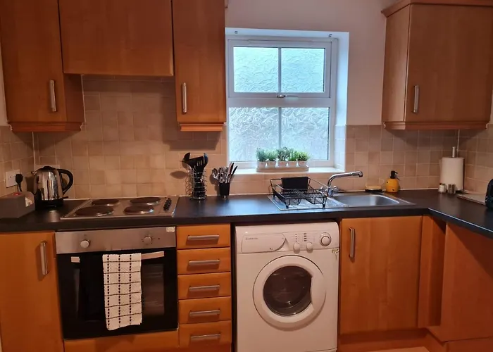 Patton Place, Warrington, 1 Bedroom, Safari Themed, High Speed Wifi, Smart Tv, Amazing Train Links, Secure Location, Hotel Vibe In A Home