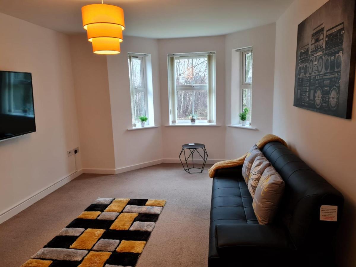 Patton Place, Warrington, 1 Bedroom, Safari Themed, High Speed Wifi, Smart Tv, Amazing Train Links, Secure Location, Vibe In A Appartement