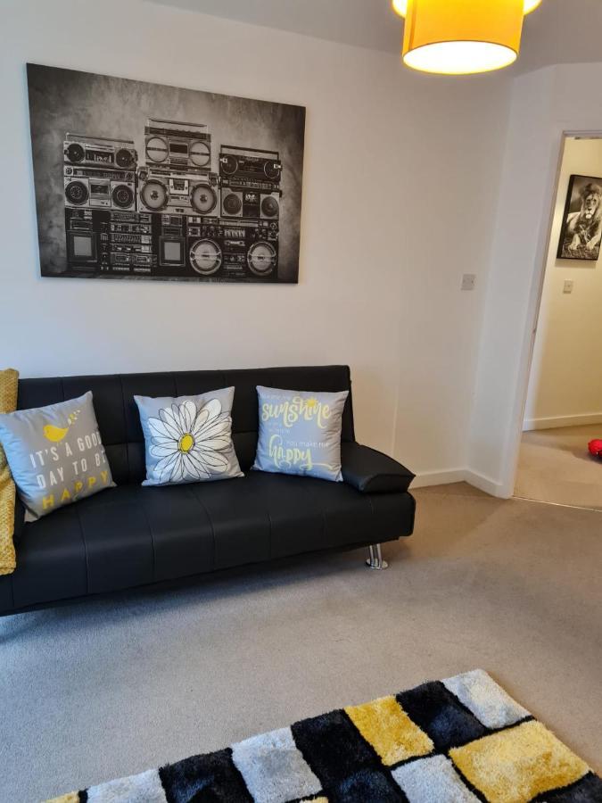 Patton Place, Warrington, 1 Bedroom, Safari Themed, High Speed Wifi, Smart Tv, Amazing Train Links, Secure Location, Vibe In A * Great Sankey